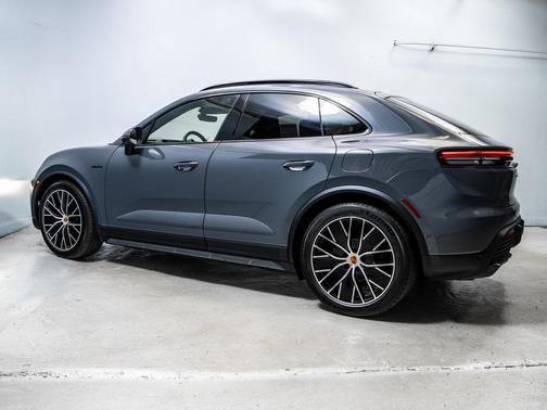 2026 Porsche Macan 4
