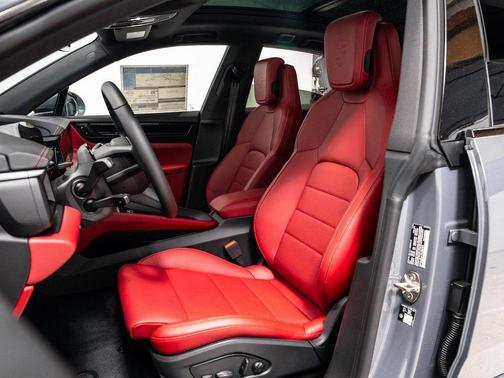 2026 Porsche Macan 4