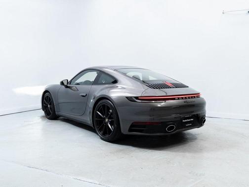 2024 Porsche 911 Carrera 4