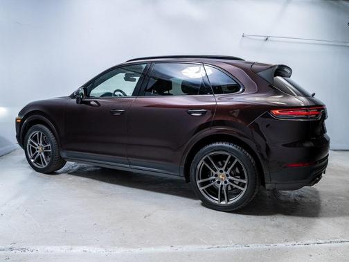 2023 Porsche Cayenne Platinum Edition
