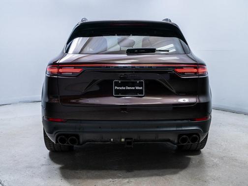 2023 Porsche Cayenne Platinum Edition