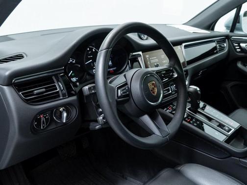 2024 Porsche Macan Base (PDK)