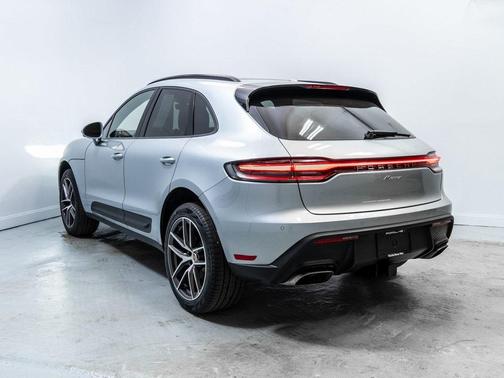 2024 Porsche Macan Base (PDK)