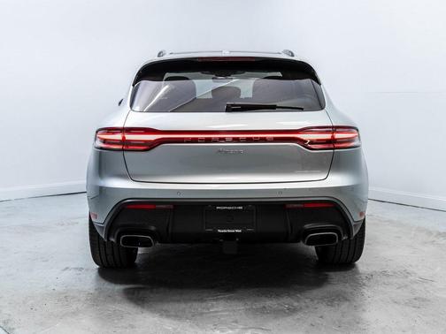 2024 Porsche Macan Base (PDK)