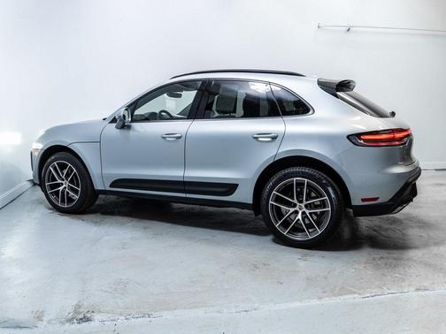 2024 Porsche Macan Base (PDK)