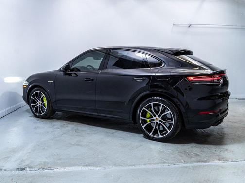 2021 Porsche Cayenne E-Hybrid Coupe Turbo S