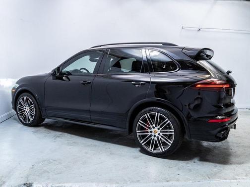 2016 Porsche Cayenne GTS