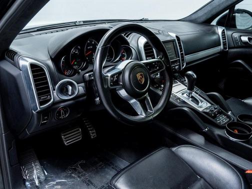 2016 Porsche Cayenne GTS