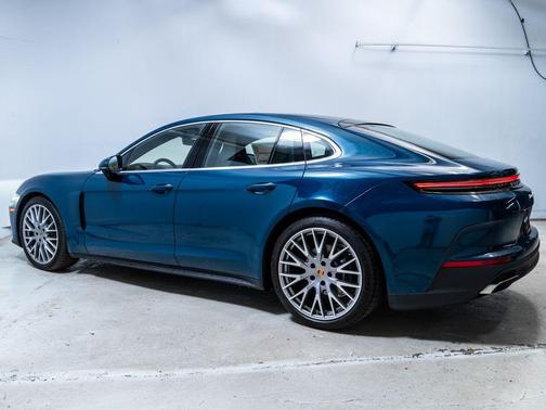 Montego Blue Metallic 2026 Porsche Panamera 4