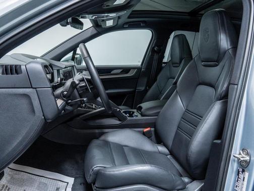 2024 Porsche Cayenne Base