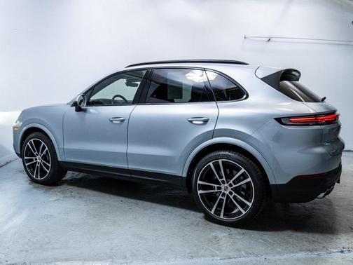 2024 Porsche Cayenne Base