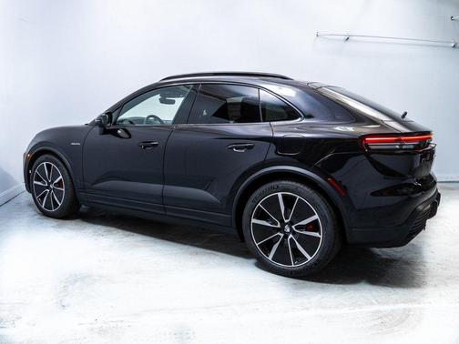 2025 Porsche Macan 4S