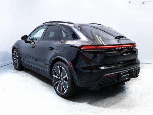 2025 Porsche Macan 4S