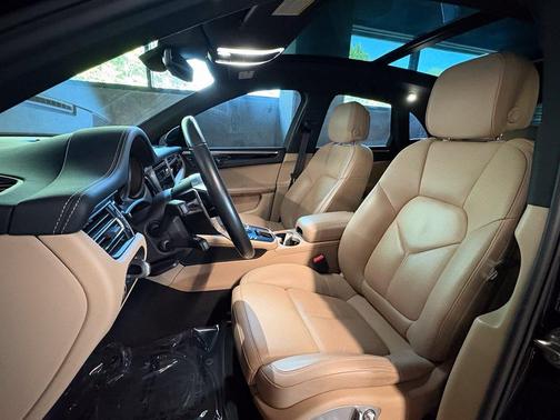 Night Blue Metallic 2021 Porsche Macan Base