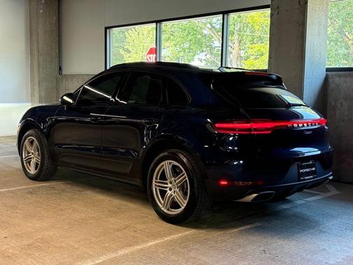 Night Blue Metallic 2021 Porsche Macan Base