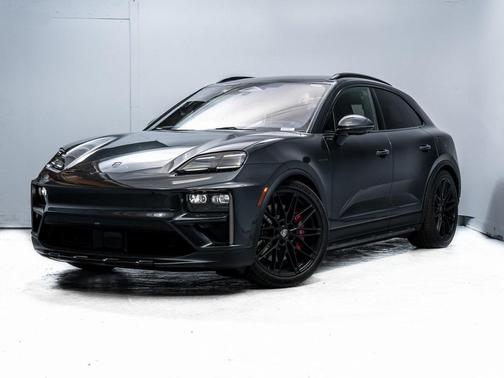 2025 Porsche Macan Turbo