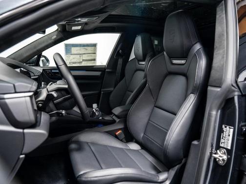 2025 Porsche Macan Turbo