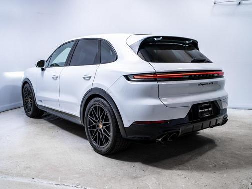 2026 Porsche Cayenne GTS