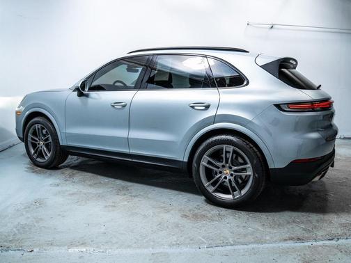 2024 Porsche Cayenne Base