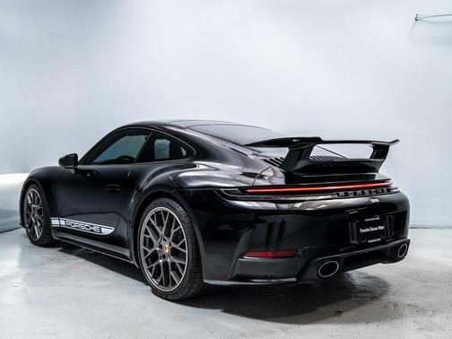2025 Porsche 911 Carrera