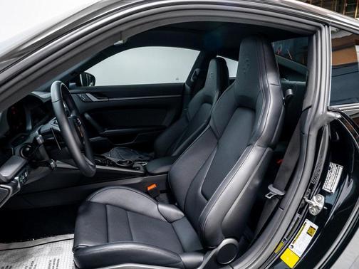 2025 Porsche 911 Carrera