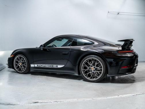 2025 Porsche 911 Carrera