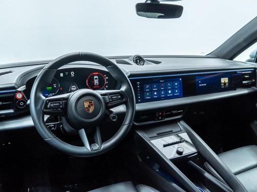 2025 Porsche Macan 4