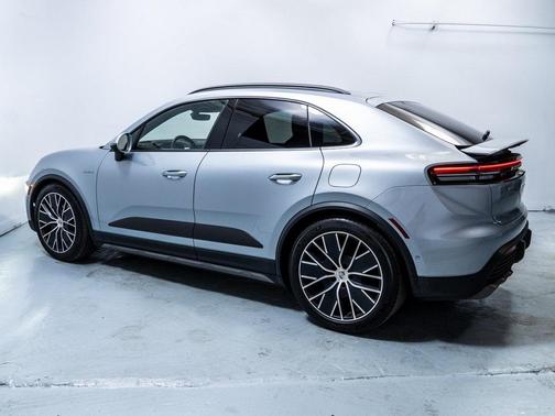 2025 Porsche Macan 4