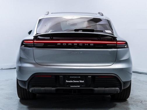 2025 Porsche Macan 4