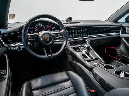 2022 Porsche Panamera 4