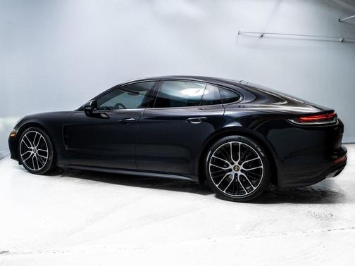 2022 Porsche Panamera 4
