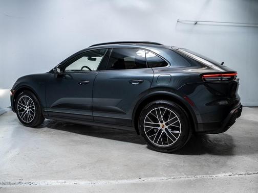2026 Porsche Macan 4