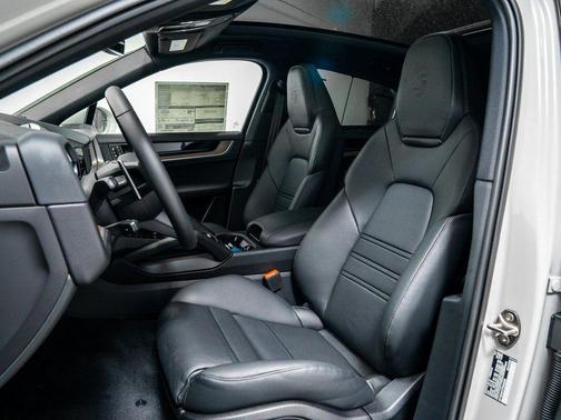 2026 Porsche Cayenne AWD