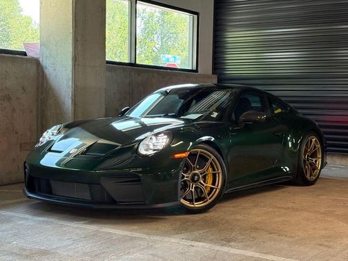 Oak Green Metallic 2026 Porsche 911 GT3