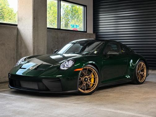 Oak Green Metallic 2026 Porsche 911 GT3
