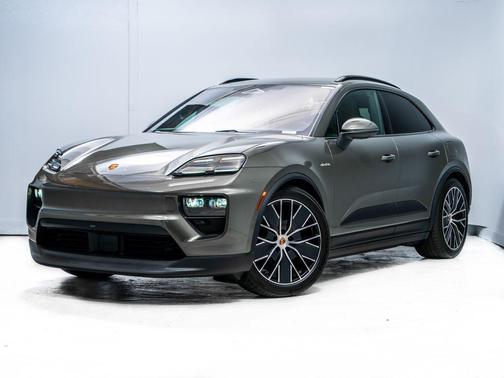 Aventurine Green Metallic 2026 Porsche Macan 4