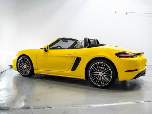 2025 Porsche 718 Boxster S