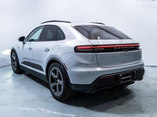 2025 Porsche Macan 4