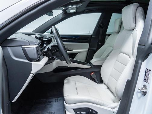 2025 Porsche Macan 4