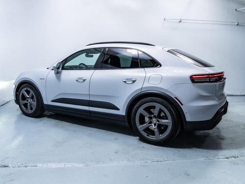 2025 Porsche Macan 4