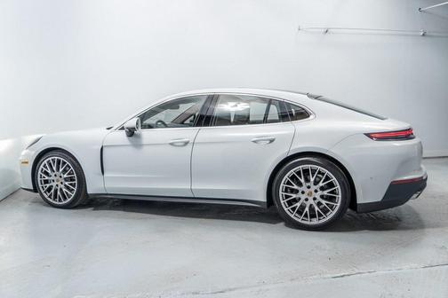 2024 Porsche Panamera 4
