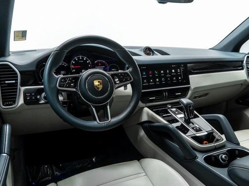 2023 Porsche Cayenne 