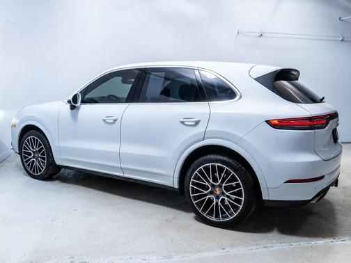 2023 Porsche Cayenne 