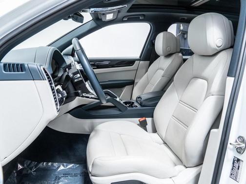 2023 Porsche Cayenne 