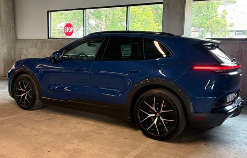 Blue Metallic 2026 Porsche Cayenne