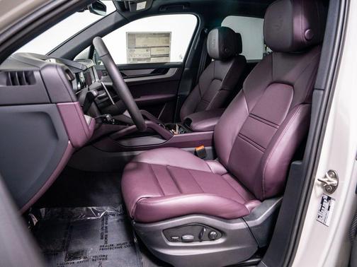 Chalk 2026 Porsche Cayenne Base
