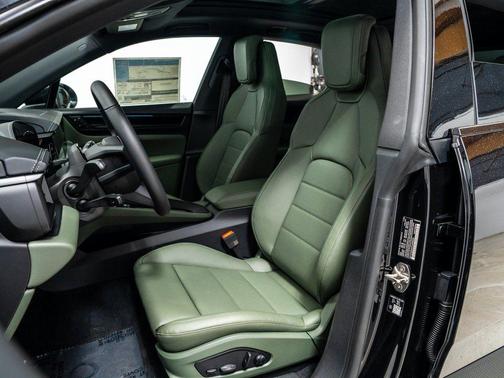 2026 Porsche Macan 4