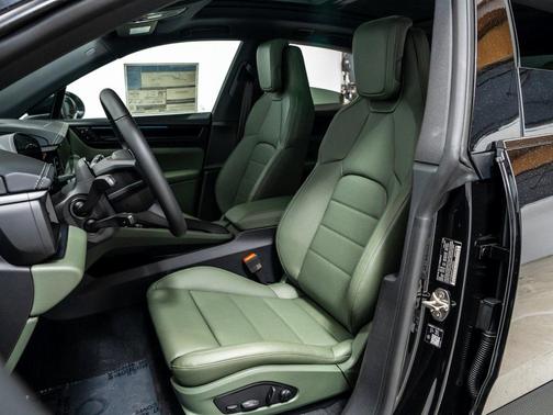 2026 Porsche Macan 4