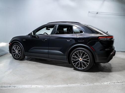 2026 Porsche Macan 4