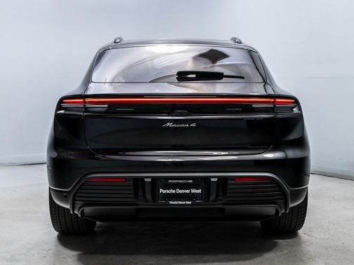 2026 Porsche Macan 4